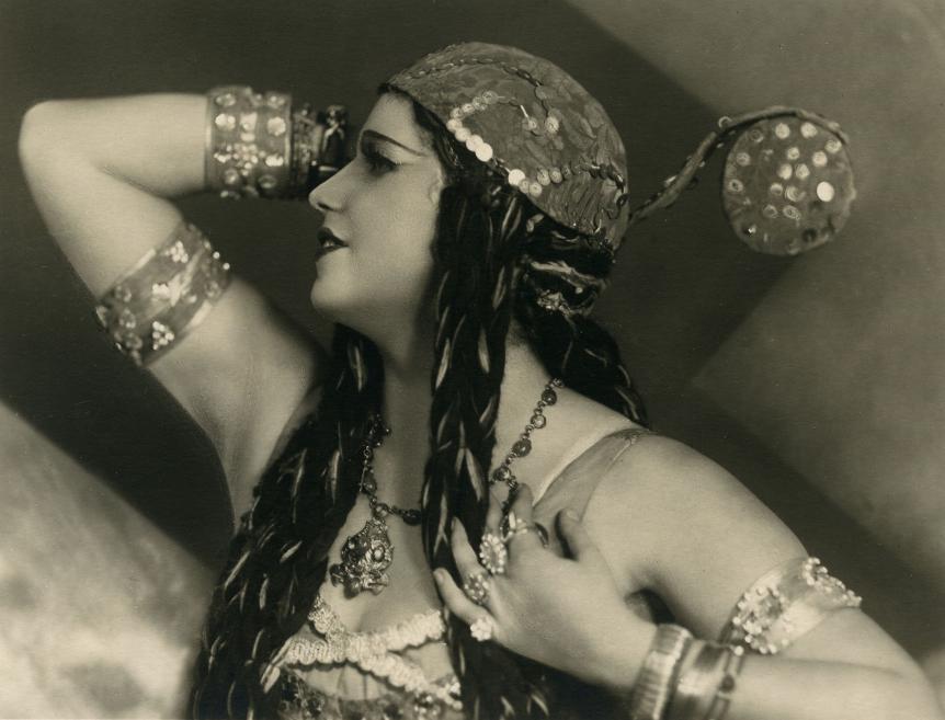 Marija Lipčiene as Delilah in Camille Saint-Sa&euml;ns&rsquo; opera Samson and Delilah (premiere at the Kaunas State Theatre 08.05.1931, director Feofan Pavlovsky, conductor Mykolas Buk&scaron;a). Photo studio Zinaida, 1931. Collection of the Lithuanian Theatre, Music and Cinema Museum, Vilnius. Publicity photo