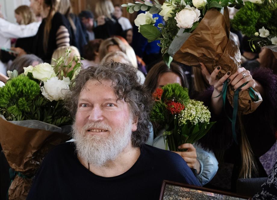 Purvī&scaron;a balvas 2025 laureāts Romāns Korovins balvas pasnieg&scaron;anas ceremonijā LNMM 23.05.2025. Foto: Kristīne Madjare