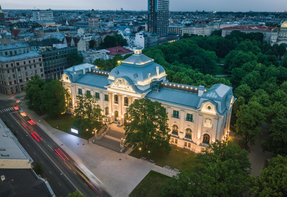 Latvijas Nacionālā mākslas muzeja galvenā ēka. Skats no aug&scaron;as. 2019. Foto: Viesturs Jūgs