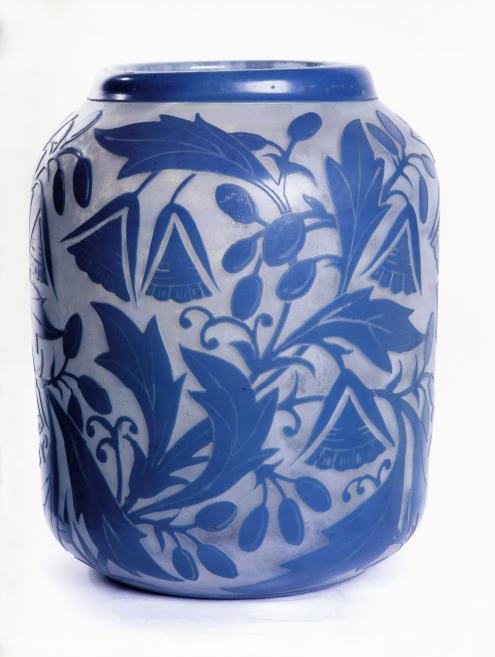 Vase with the popular blue bell (campanula) motif on a cloudy white background. 1927. Esterkin family collection. Publicity photo
