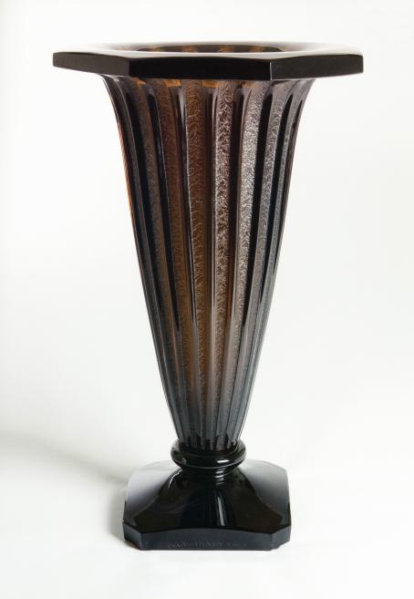 Vase made of reddish-brown glass, blown into a pre-prepared grooved mould. 1926. Esterkin Family Collection. Publicity photo.