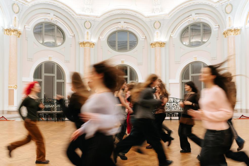 Mākslas muzeju Jaunie&scaron;u kluba aktivitātes Latvijas Nacionālajā mākslas muzejā. 2025. Foto: Kristiāna Zelča