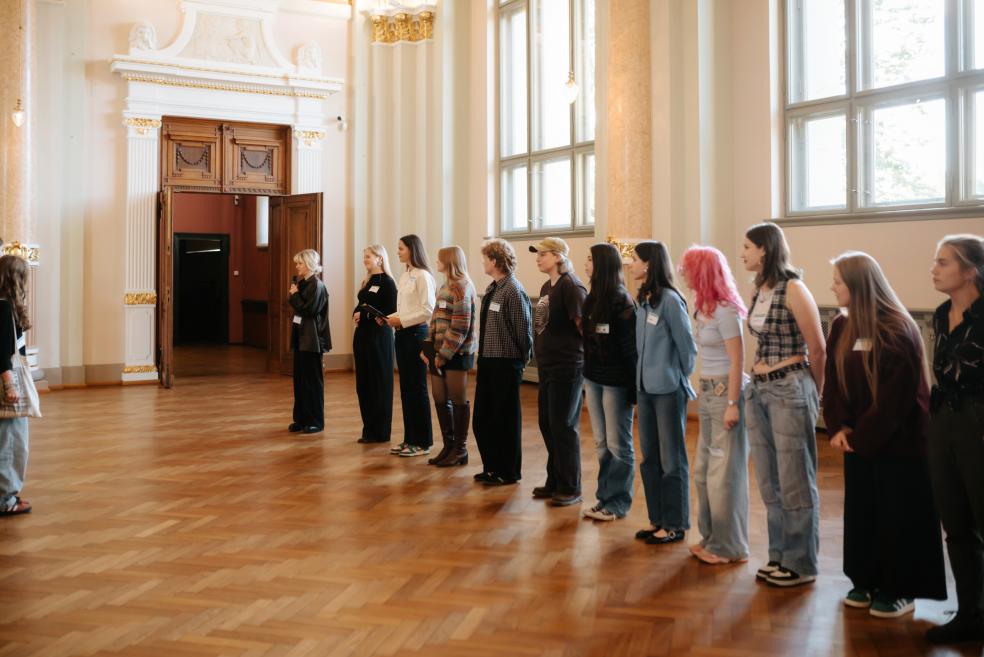 Mākslas muzeju Jaunie&scaron;u kluba aktivitātes Latvijas Nacionālajā mākslas muzejā. 2025. Foto: Kristiāna Zelča