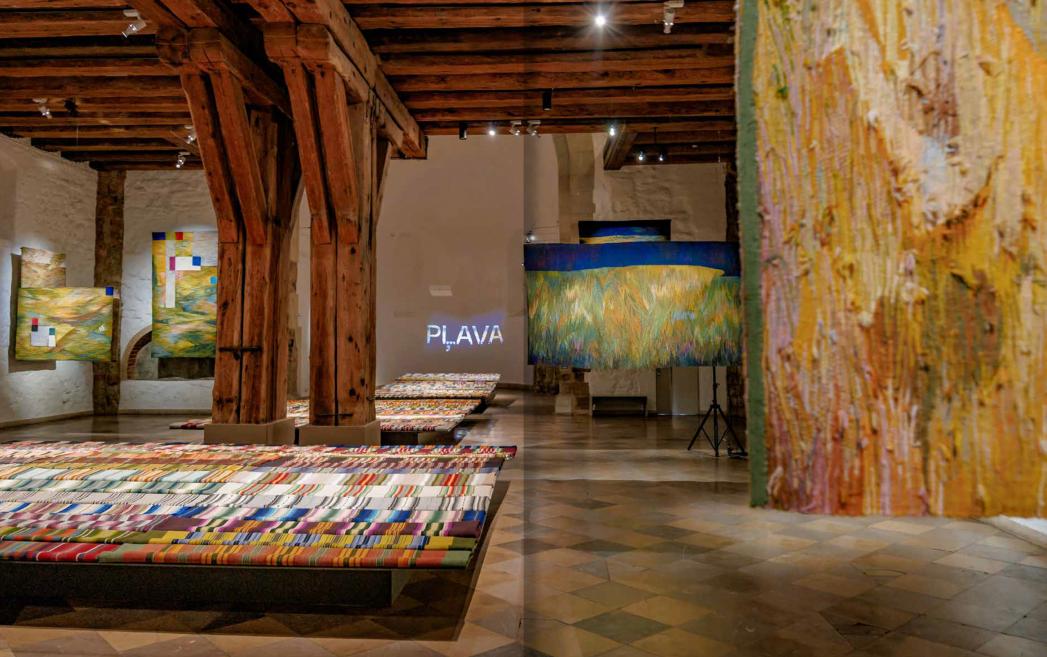 Grāmatas &ldquo;Iveta Vecenāne&rdquo; atvērums. 2026. Dizains: Guntars Sietiņ&scaron;