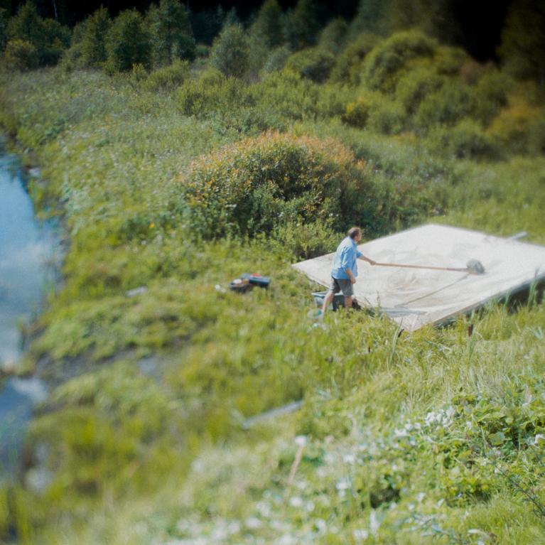 Andris Eglītis in the process of painting in Savvaļa. 2023. Photo: Aleksejs Beļeckis