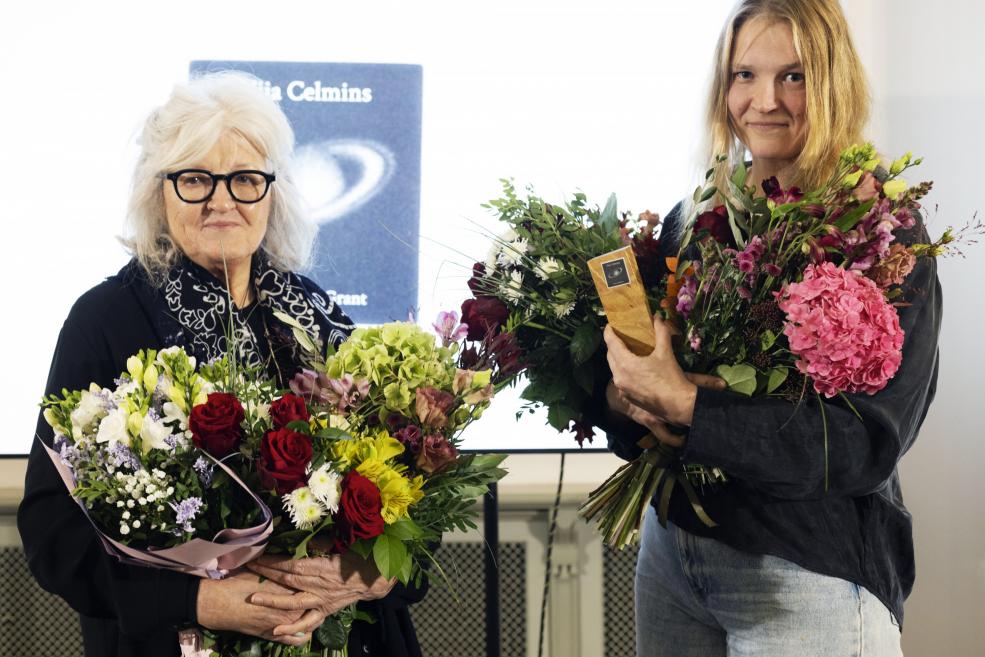 Vija Celmiņa un Ieva Putniņa Vijas Celmiņas fonda stipendijas pasnieg&scaron;anā LNMM 20.10.2025. Foto: Kristīne Madjare