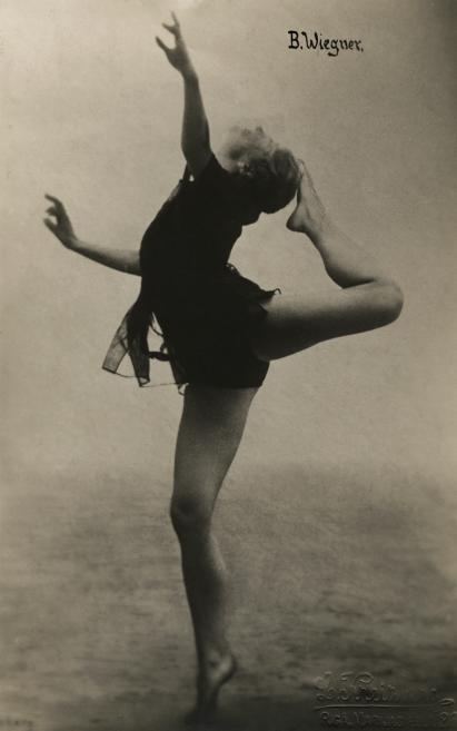 Black and white photo of a ballerina dancing.