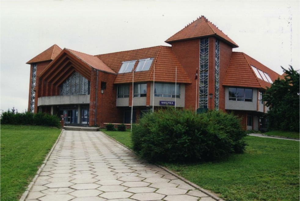 Linards Skuja. Kultūras nams Viesītē. 1985&ndash;1991. Publicitātes foto no Latvijas Arhitektūras muzeja arhīva. Ilustrācija Ilzes Martinsones lekcijai